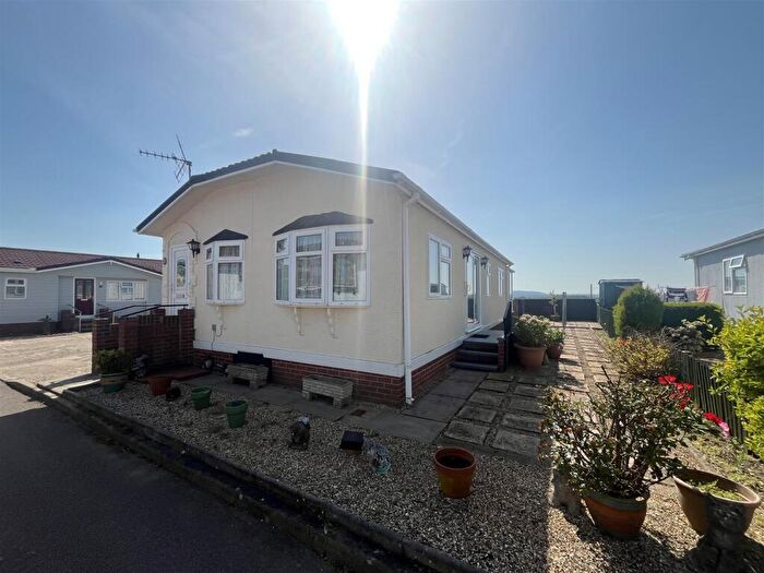 2 Bedroom Park Home For Sale In Lodge Road, Cranfield, Bedford, MK43