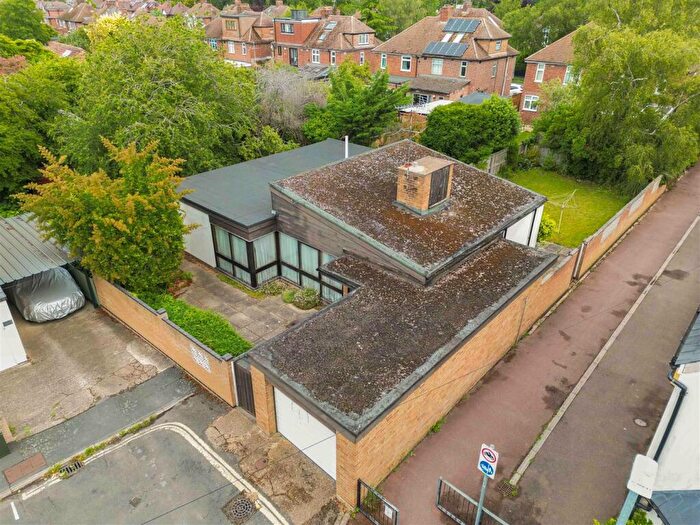 4 Bedroom Detached Bungalow For Sale In Richmond Road, Cambridge, CB4