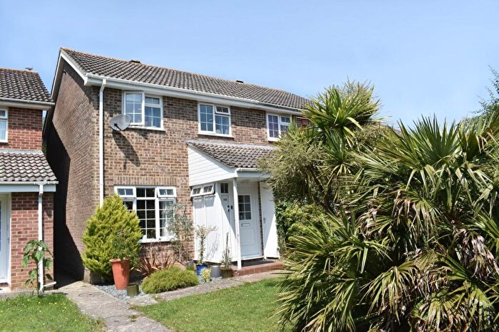 3 Bedroom Semi-Detached House For Sale In Samber Close, Lymington, SO41