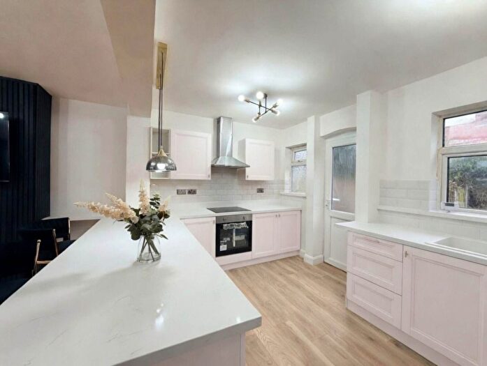 3 Bedroom End Of Terrace House To Rent In Frinton Road, Nottingham, NG8