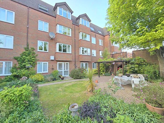 1 Bedroom Flat For Sale In Lutyens Lodge, Uxbridge Road, Pinner, HA5