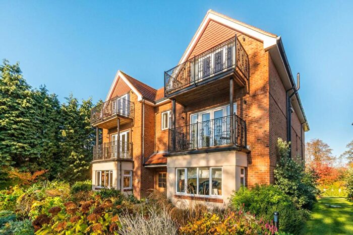 2 Bedroom Flat To Rent In Epsom Road, Boxgrove, Guildford, GU1