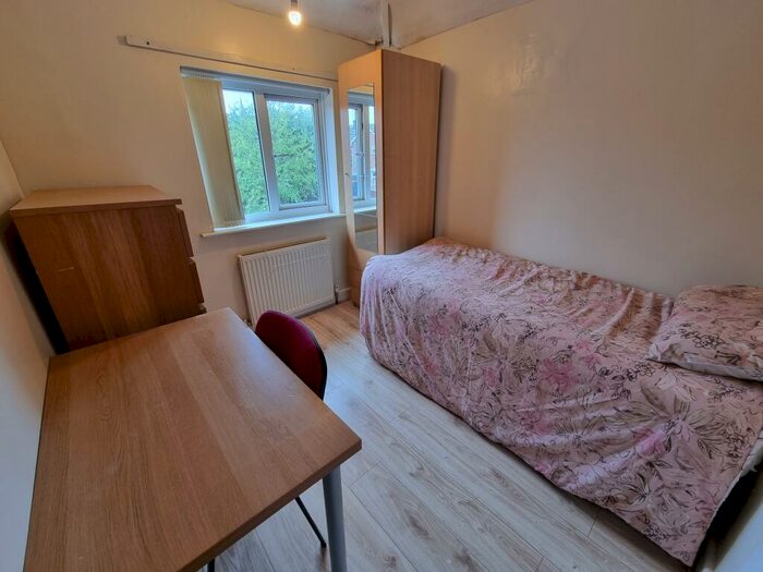 5 Bedroom Semi-Detached House To Rent In Alexandra Road, Leamington Spa, CV31