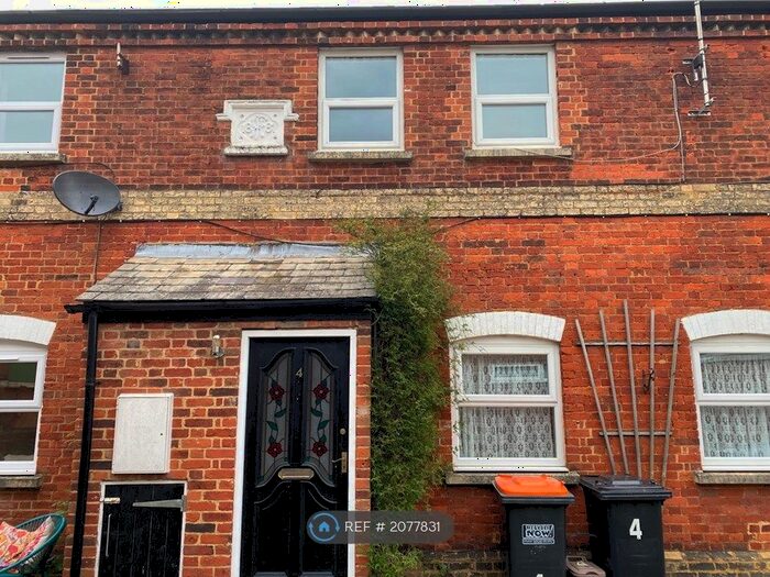 2 Bedroom Terraced House To Rent In Pinecrest Mews, Linslade, LU7