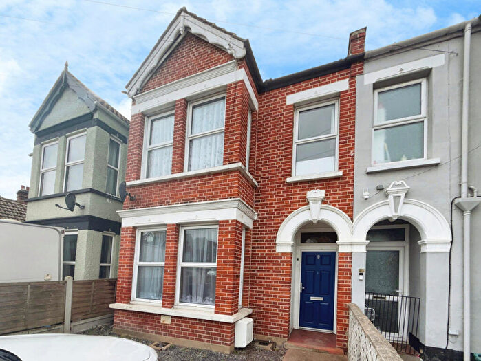 2 Bedroom Flat To Rent In Ellis Road, CO15