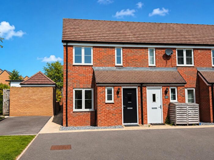 2 Bedroom End Of Terrace House For Sale In York Way, Harlestone Manor, Northampton, NN5