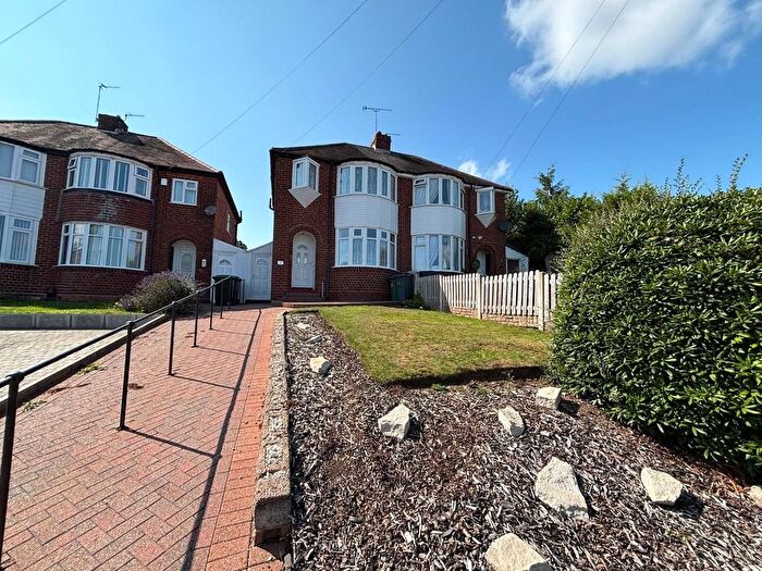 3 Bedroom Semi-detached House For Sale In Hesket Avenue, Oldbury, West Midlands, B68