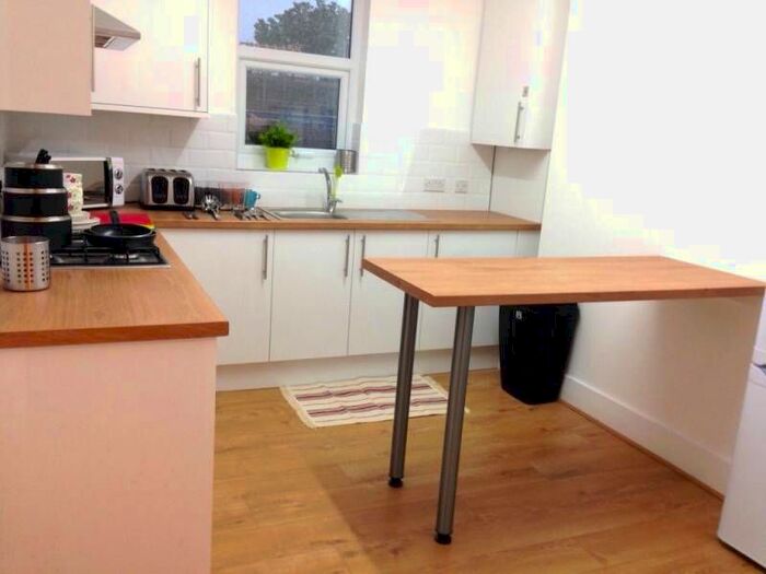 3 Bedroom Flat To Rent In West Green, London, N15