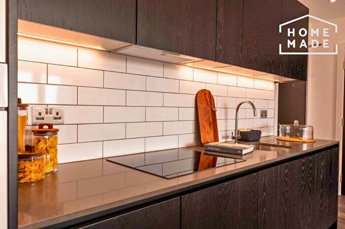 3 Bedroom Flat To Rent In Scrubs Lane, London, NW10