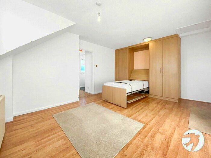 Studio To Rent In Falcon Close, Dartford, DA1