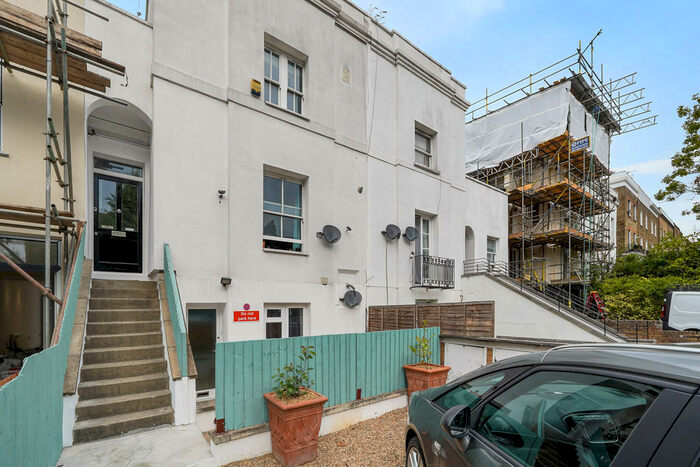 2 Bedroom Apartment To Rent In Hanley Road, N4