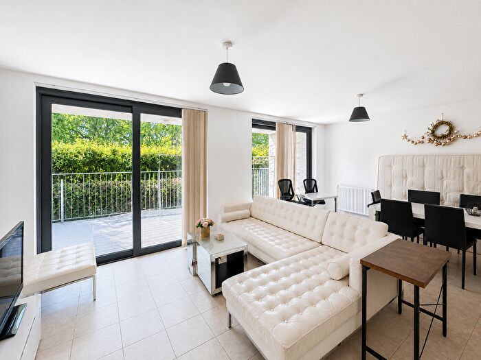 3 Bedroom Flat For Sale In Bramwell Way, London, E16