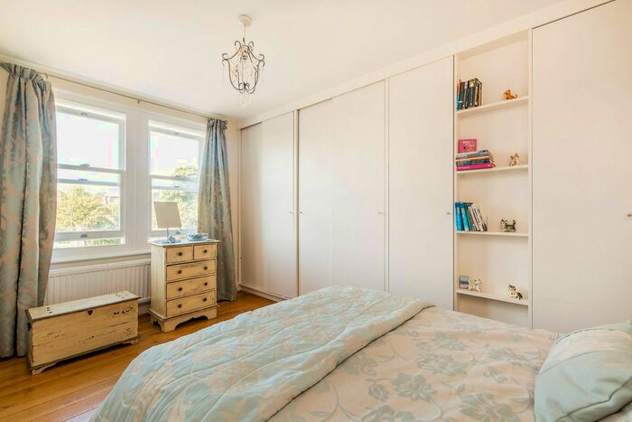 2 Bedroom Flat To Rent In Elsham Road, Holland Park, London, W14