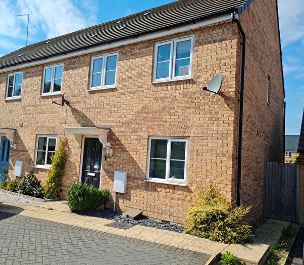 3 Bedroom End Of Terrace House To Rent In Flinders Drive, Hempstead, PE7