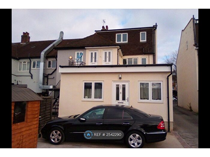 2 Bedroom Maisonette To Rent In Kingston Road, Epsom, KT19