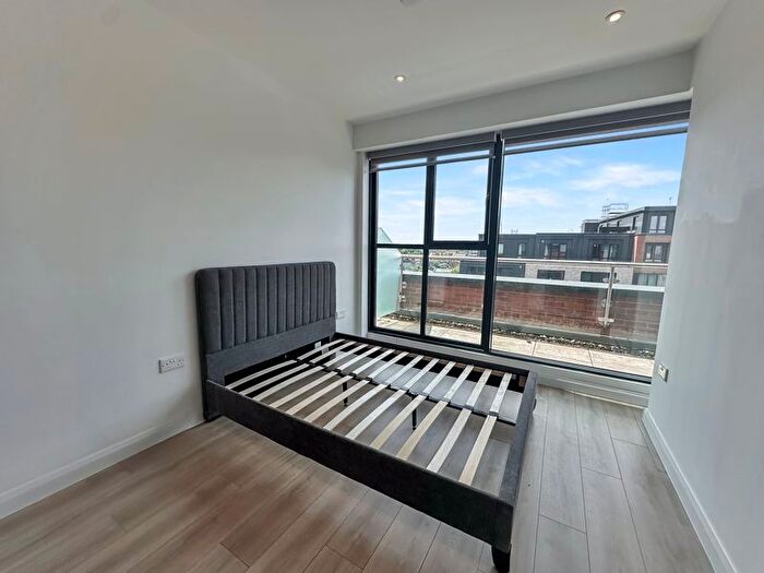 2 Bedroom Flat To Rent In Chesterfield House, Bath Road, Slough, SL1