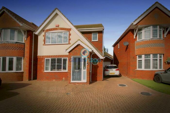 3 Bedroom Detached House To Rent In Kempe Close, Langley, SL3