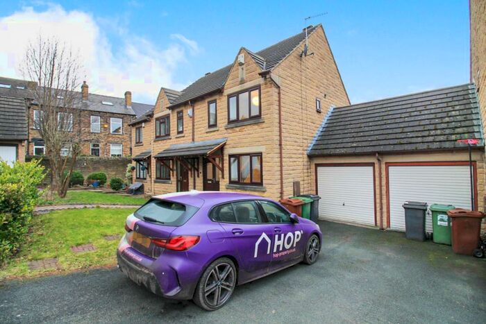 3 Bedroom Semi-Detached House To Rent In Littlemoor Court, Pudsey, Leeds, LS28