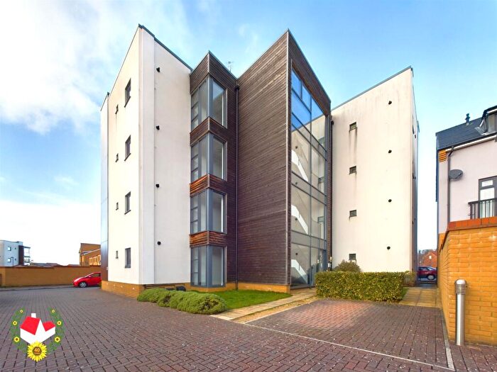 2 Bedroom Flat For Sale In Lime Tree Avenue, Hardwicke, GL2