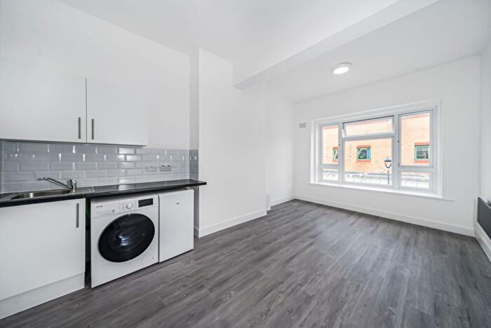 Studio To Rent In A High Street, Southend-On-Sea, SS1