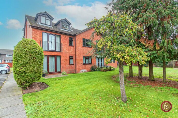 2 Bedroom Flat To Rent In Birchlands, Cambridge Road, Owlsmoor, Sandhurst, GU47