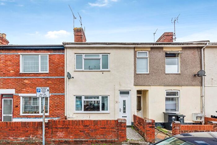 3 Bedroom Terraced House For Sale In Theobald Street, Swindon, SN1