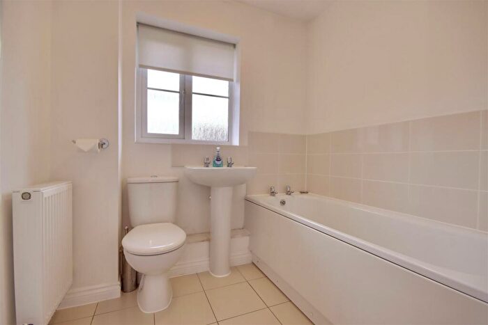2 Bedroom Flat For Sale In Mouliere Court, Denmead, PO7