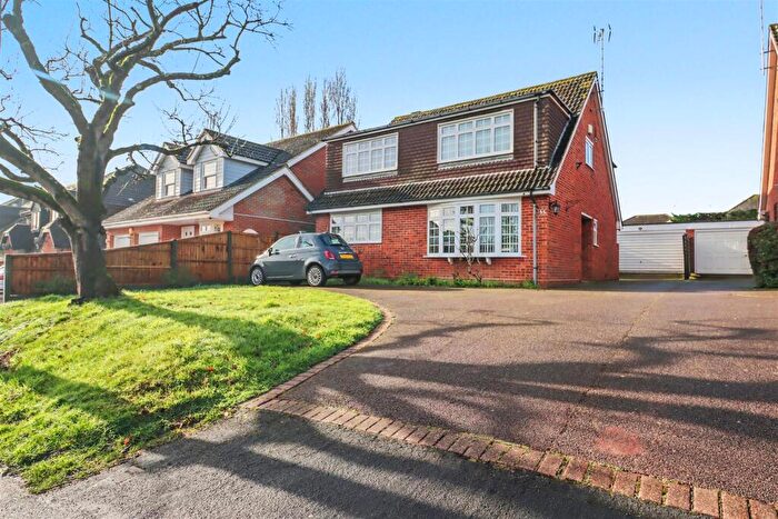 4 Bedroom Detached House For Sale In Swan Lane, Wickford, SS11