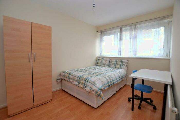3 Bedroom Maisonette To Rent In Harpley Square, London, E1