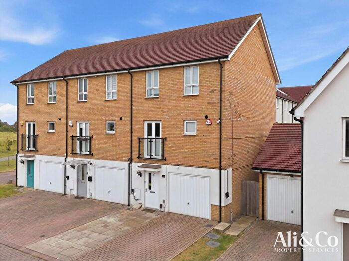 4 Bedroom Terraced House For Sale In Woodside Close, Grays, RM16