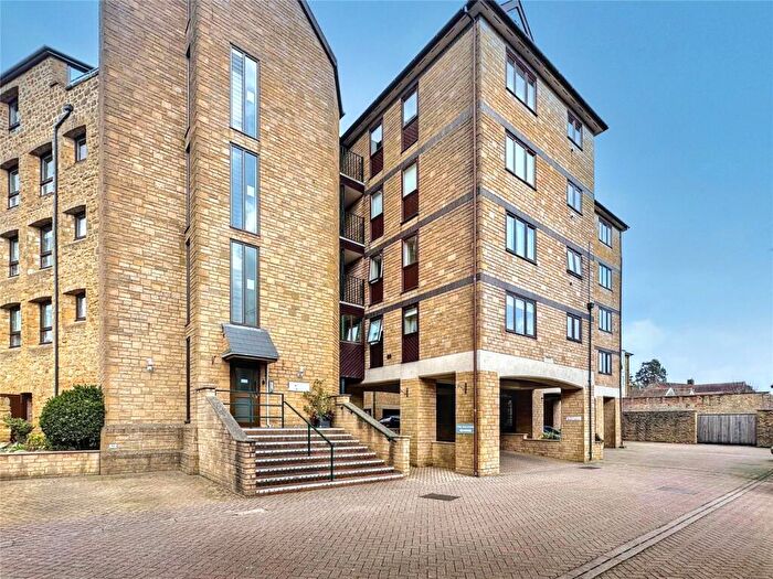 2 Bedroom Apartment For Sale In Long Street, Sherborne, Dorset, DT9