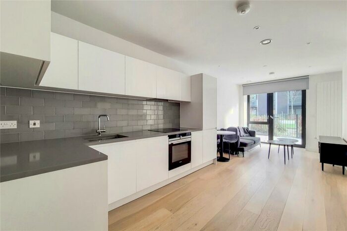 Apartment To Rent In Shipwright Street, London, E16