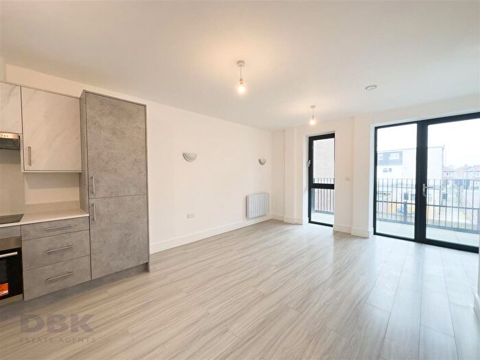 1 Bedroom Flat To Rent In Meadow House, Staines Road, Hounslow, TW4