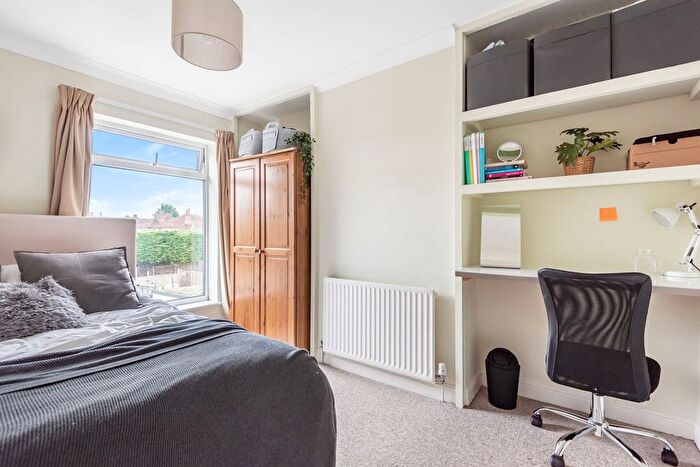 4 Bedroom Terraced House To Rent In Worplesdon Road, Guildford, GU2