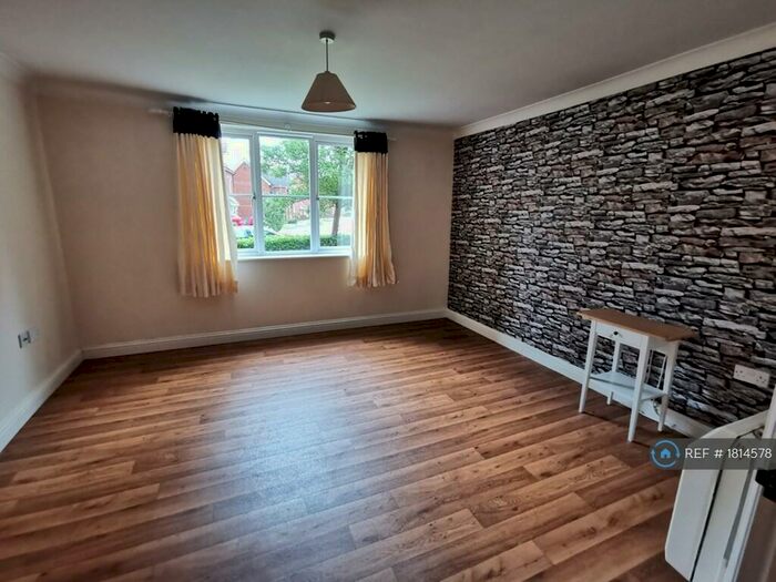 2 Bedroom Flat To Rent In Plough Close, Daventry, NN11