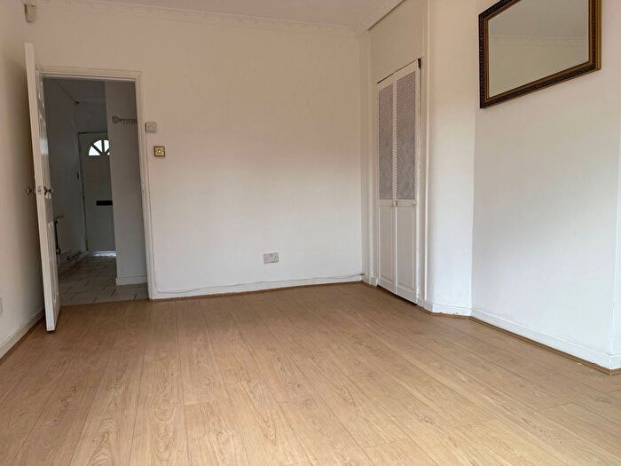 2 Bedroom Flat To Rent In Benworth Street, London, E3