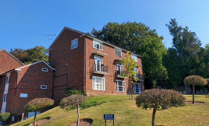 2 Bedroom Maisonette To Rent In Park Close, Hatfield, AL9