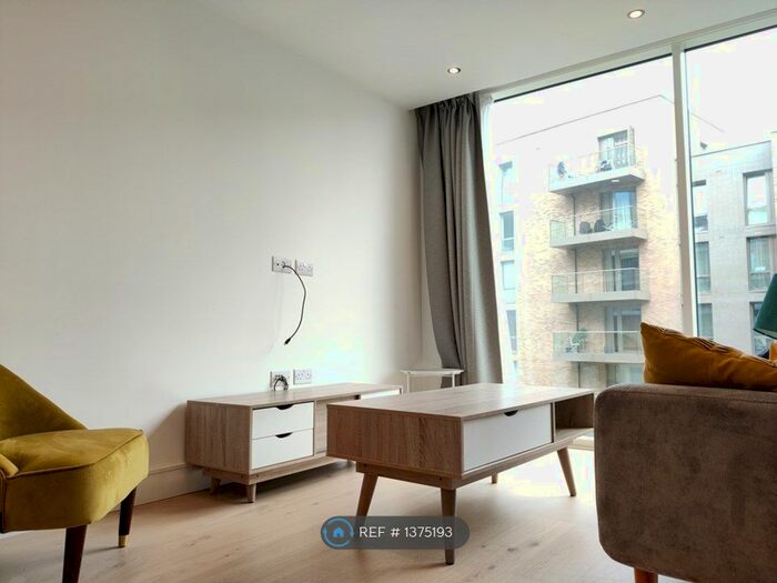2 Bedroom Flat To Rent In Croxley Court, West Drayton, UB7