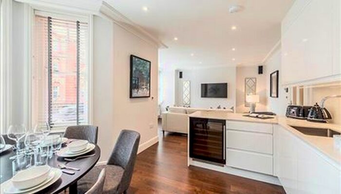 2 Bedroom Flat To Rent In King Street, London, W6