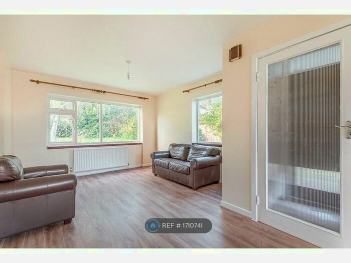2 Bedroom Maisonette To Rent In Ray Gardens, Stanmore, HA7
