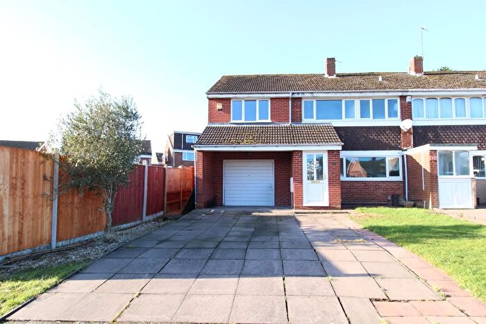 5 Bedroom Semi-Detached House To Rent In Mousehall Farm Road, Brierley Hill, DY5