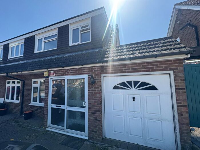 5 Bedroom House To Rent In Claremont Road, Hextable, BR8