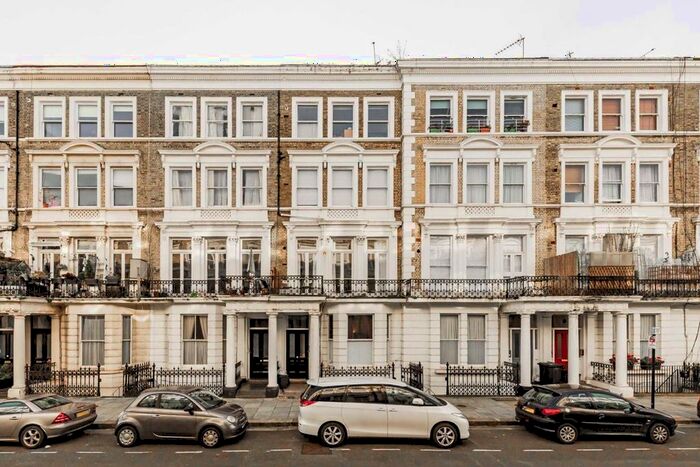 2 Bedroom Flat To Rent In Castletown Road, London, W14