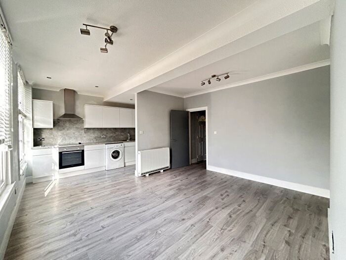 1 Bedroom Flat To Rent In St Cuthbert`S Street, Bedford, Bedfordshire, MK40