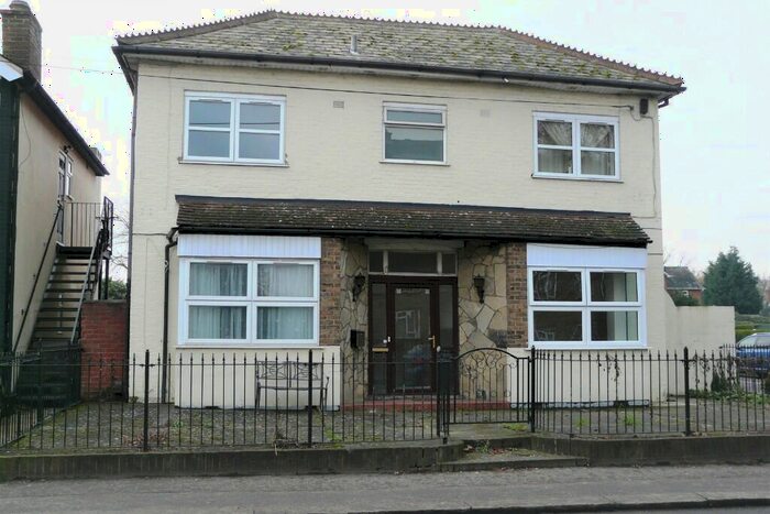 1 Bedroom Flat To Rent In High Street, Addlestone, Surrey, KT15