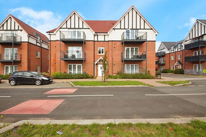 2 Bedroom Flat For Sale In Kingfisher Way, Harlow, CM17