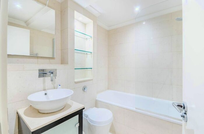 3 Bedroom Flat To Rent In Dorset Square, Marylebone, London, NW1