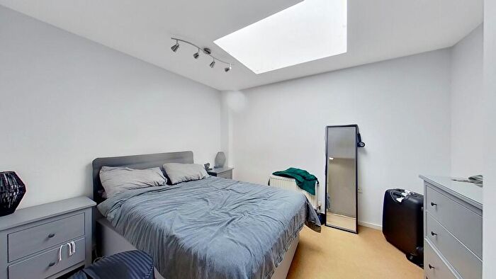 2 Bedroom Flat For Sale In Caxton Court, Burton-On-Trent, Staffordshire, DE14