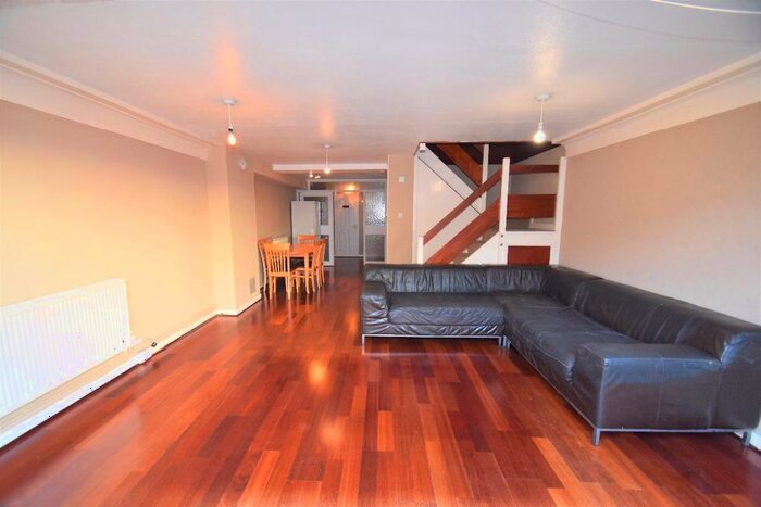 3 Bedroom Semi-Detached House To Rent In Armytage Road, Heston, Hounslow, TW5