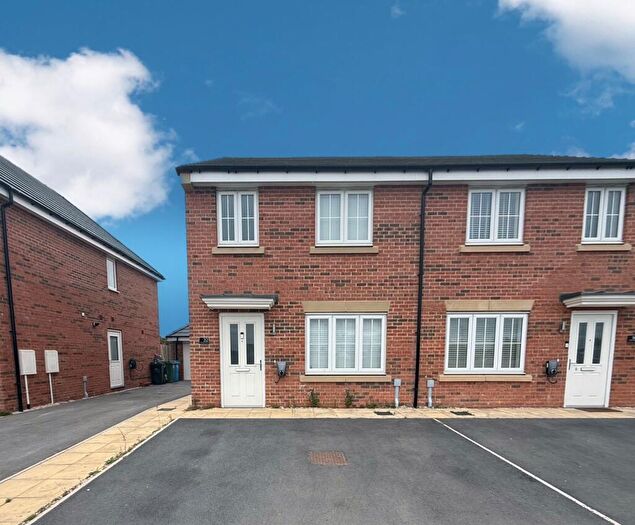 3 Bedroom Semi-Detached House To Rent In Lowmoor Green, Bircotes, DN11